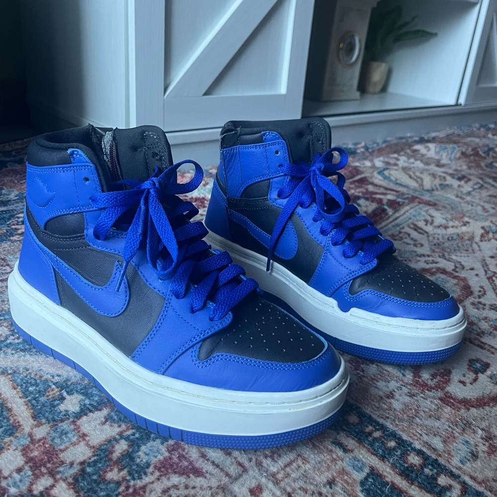 Women’s Blue Nike platform Sneakers size 7.5